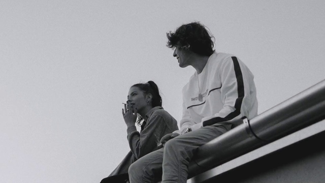 Video Reference: Jeans, Gesture, Elbow, Shorts, Knee, T-shirt, Comfort, Monochrome photography, Sitting, Monochrome
