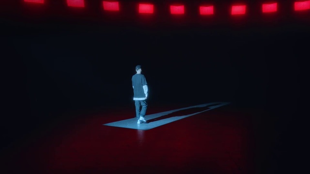 Video Reference: Human body, Entertainment, Performing arts, Display device, Art, Font, Electric blue, Performance art, Event, Magenta