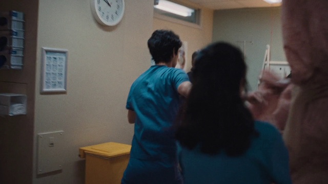 Video Reference: Shoulder, Standing, Gesture, Clock, T-shirt, Fun, Event, Conversation, Room, Quartz clock