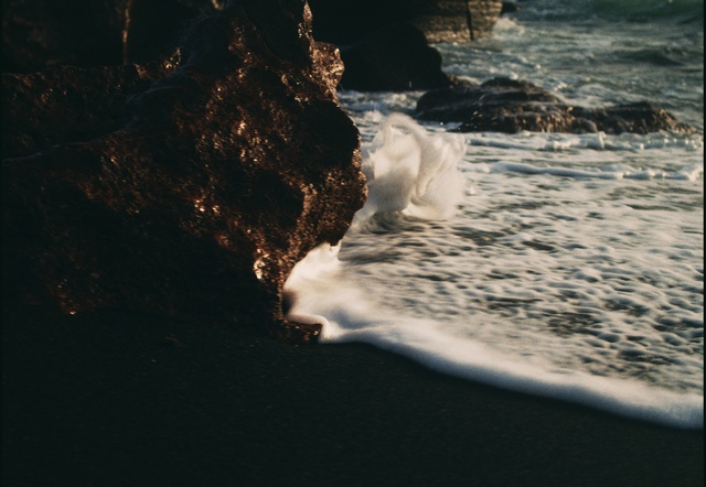 Video Reference: Water, Cloud, Sky, Watercourse, Horizon, Beach, Tints and shades, Freezing, Wind wave, Cumulus