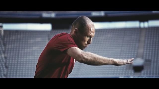 Video Reference: Flash photography, Gesture, Elbow, Event, T-shirt, Player, Sports, Display device, Entertainment, Font