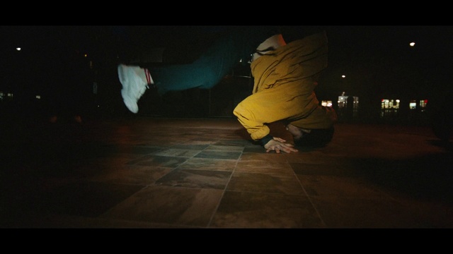 Video Reference: Sky, Flash photography, Freestyle walking, Street stunts, Performing arts, Stunt performer, Entertainment, Rolling, Recreation, Tints and shades