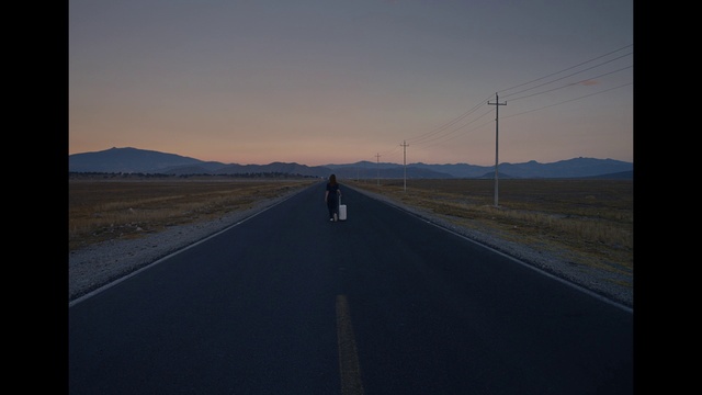 Video Reference: Sky, Ecoregion, Cloud, Mountain, Road surface, Natural landscape, Asphalt, Mode of transport, Atmospheric phenomenon, Tar