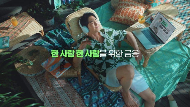 Video Reference: Green, Motor vehicle, Leisure, Thigh, Travel, Fun, Hat, Event, Sitting, Sandal