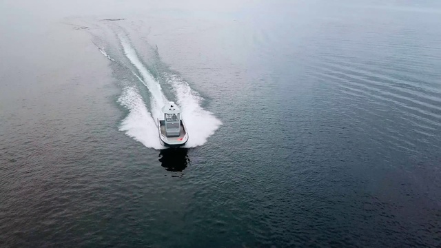 Video Reference: Water, Boat, Watercraft, Vehicle, Naval architecture, Lake, Recreation, Water transportation, Ship, Birds-eye view