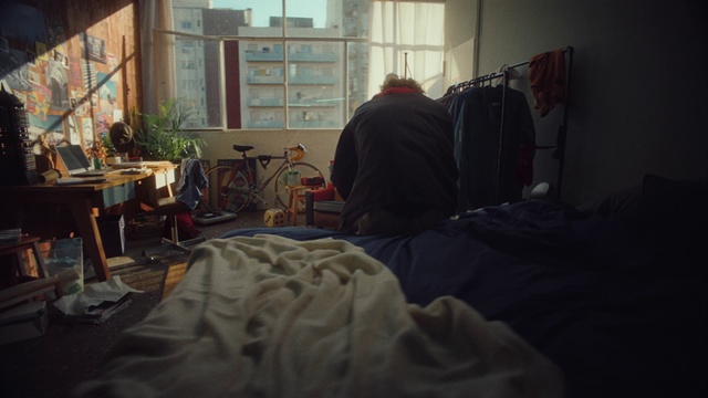 Video Reference: Bicycle, Wheel, Plant, Window, Tire, Building, Bicycle wheel, Flowerpot, Comfort, Houseplant