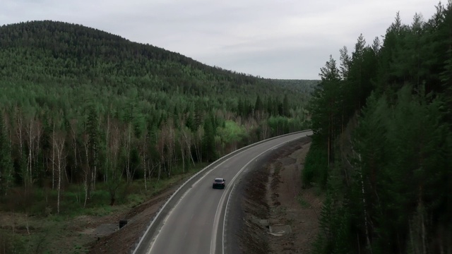 Video Reference: Sky, Cloud, Mountain, Ecoregion, Plant, Road surface, Asphalt, Natural landscape, Thoroughfare, Tree