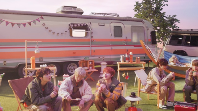 Video Reference: Train, Vehicle, Sky, Motor vehicle, Wheel, Leisure, Chair, Rolling, Shorts, Rolling stock