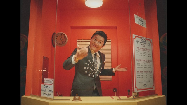 Video Reference: Microphone, Event, Audio equipment, Public speaking, Spokesperson, Speech, Room, Presentation, Font, Job