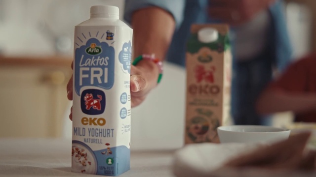 Video Reference: Bottle, Liquid, Food, Drinkware, Fluid, Drink, Plastic bottle, Alcoholic beverage, Ingredient, Packaging and labeling