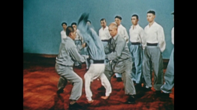 Video Reference: Gesture, Sleeve, Adaptation, T-shirt, Event, Uniform, Crew, Fun, Photo caption, Team