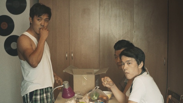 Video Reference: Tableware, Tartan, Gesture, Plate, Sharing, T-shirt, Fun, Friendship, Plaid, Event