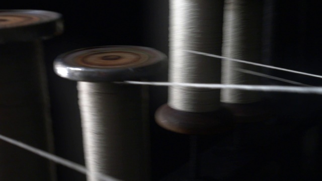 Video Reference: Wood, Gas, Automotive tire, Cylinder, Metal, Automotive wheel system, Circle, Auto part, Audio equipment, Steel