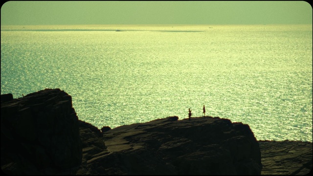 Video Reference: Water, Ecoregion, Sky, Body of water, Sunlight, Coastal and oceanic landforms, Atmospheric phenomenon, Horizon, Terrain, Wood