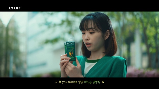 Video Reference: Smile, Eyelash, Flash photography, People in nature, Happy, Gadget, Adaptation, Black hair, Travel, Bangs