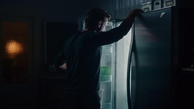 Video Reference: Flash photography, Gesture, Event, Audio equipment, Entertainment, Darkness, Room, Machine, Night, Job