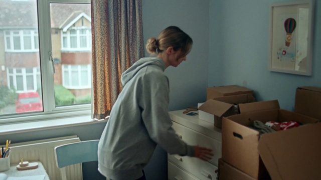 Video Reference: Window, Shipping box, Sleeve, Package delivery, Comfort, Carton, Packing materials, Packaging and labeling, Box, Picture frame