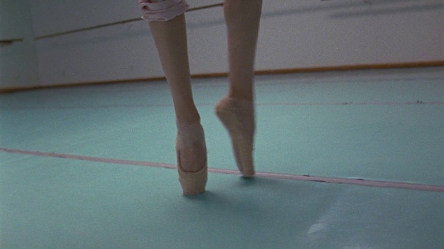 Video Reference: Knee, Flooring, Thigh, Wood, Barefoot, Sportswear, Performing arts, Calf, Hardwood, Foot
