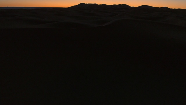 Video Reference: Cloud, Sky, Mountain, Natural landscape, Terrain, Slope, Tints and shades, Landscape, Grassland, Erg