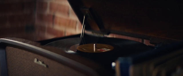 Video Reference: Hood, Wood, Automotive design, Gas, Electronic device, Record player, Rim, Automotive exterior, Circle, Automotive wheel system