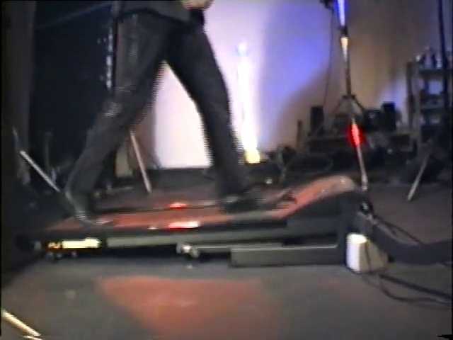 Video Reference: Leg, Musician, Musical instrument, Music, Entertainment, Musical instrument accessory, Performing arts, Concert, Human leg, Music artist