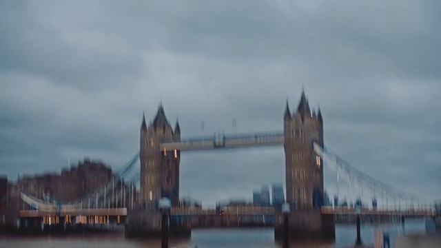 Video Reference: Water, Cloud, Sky, Building, Body of water, Atmospheric phenomenon, Waterway, Landmark, Bridge, City