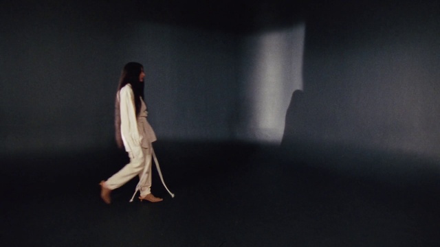 Video Reference: Hair, Flash photography, Grey, Performing arts, Knee, Entertainment, Fashion design, Flooring, Choreography, Human leg