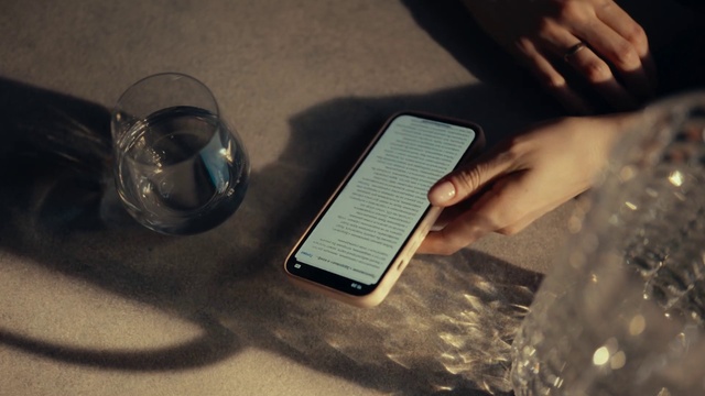 Video Reference: Hand, Tableware, Gesture, Gadget, Finger, Wood, Drinkware, Material property, Wrist, Font