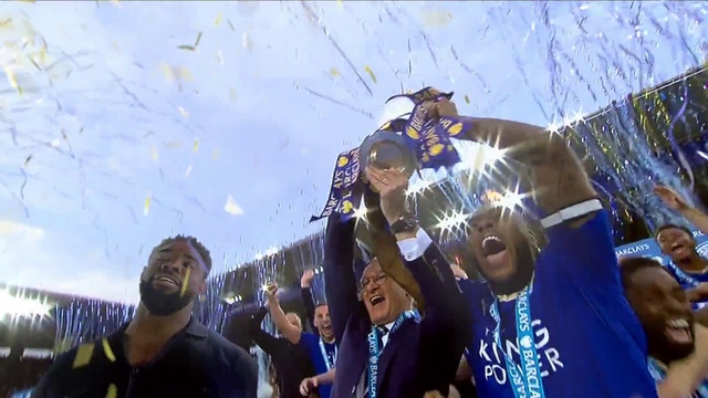 Video Reference: Sky, Hat, Gesture, Fan, T-shirt, Baseball cap, Crowd, Leisure, Fun, Event