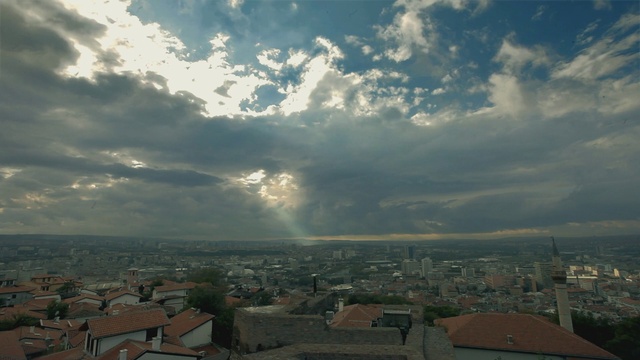 Video Reference: Cloud, Sky, Atmosphere, Cumulus, Atmospheric phenomenon, Building, Horizon, Sunset, Cityscape, Landscape