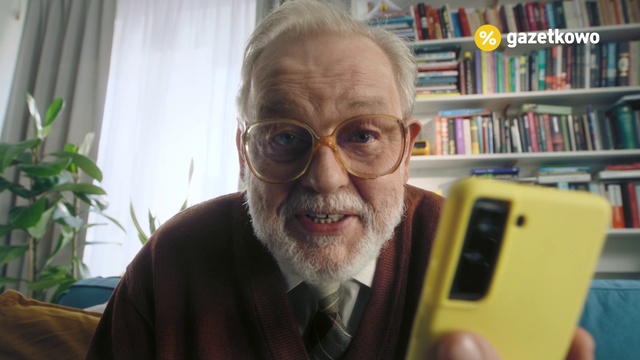 Video Reference: Glasses, Plant, Smile, Vision care, Beard, Houseplant, Bookcase, Shelf, Mobile phone, Telephony