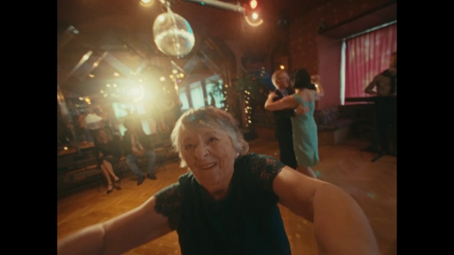 Video Reference: Fashion, Flash photography, Performing arts, Entertainment, Fun, Event, Smile, Vest, Performance art, Chair