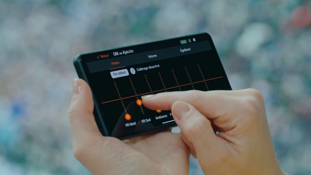 Video Reference: Hand, Payment card, Gesture, Finger, Gadget, Electronic component, Electronic instrument, Measuring instrument, Audio equipment, Electronic engineering