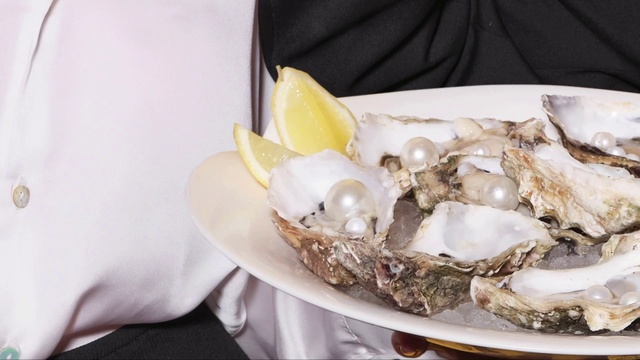 Video Reference: Food, Tableware, Dishware, Oyster, Ingredient, Natural material, Seafood, Recipe, Bivalve, Cuisine