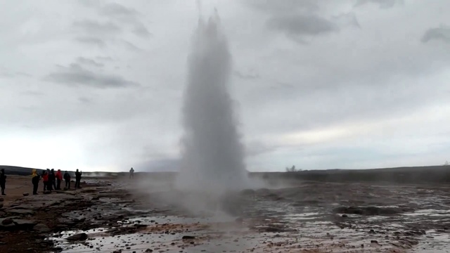 Video Reference: Cloud, Sky, Water, Water resources, Liquid, Atmospheric phenomenon, Geyser, Natural landscape, Geological phenomenon, Tree