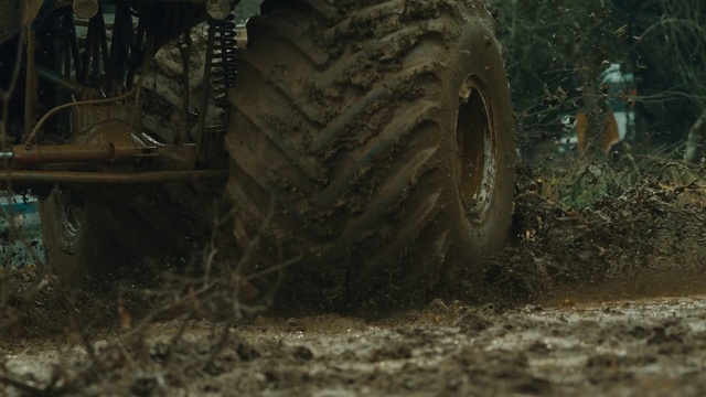 Video Reference: Tire, Wheel, Motor vehicle, Automotive tire, Vehicle, Tread, Off-road racing, Synthetic rubber, Plant, Alloy wheel