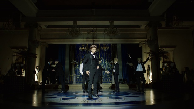 Video Reference: Performing arts, Entertainment, Curtain, Performance art, Fashion design, Event, Musician, Stage, Building, Fun