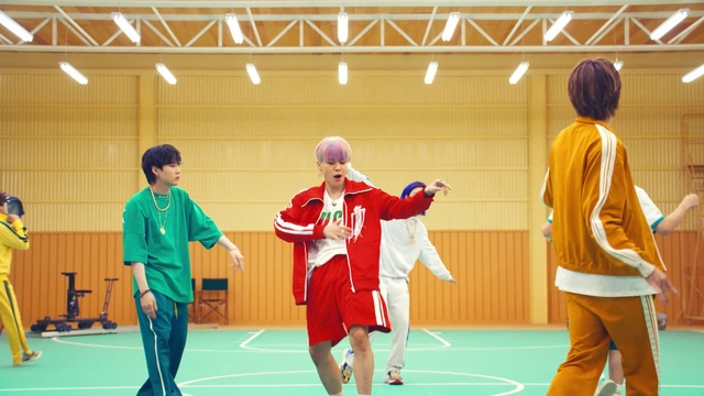 Video Reference: Sports uniform, Active shorts, Green, Shorts, Yellow, Player, Sports, Sportswear, Basketball court, Competition event