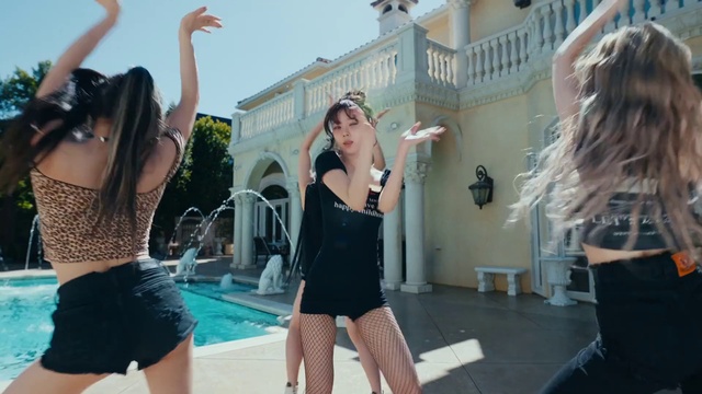 Video Reference: Joint, Shoulder, Sky, Waist, Thigh, Entertainment, Performing arts, Eyewear, Leisure, Happy