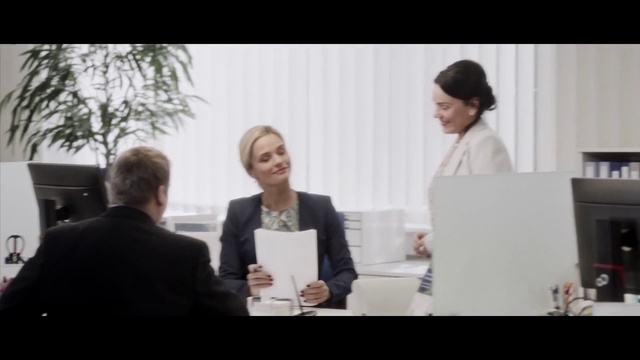 Video Reference: Coat, Gesture, Blazer, Suit, Formal wear, White-collar worker, Event, Hearing, Conversation, Job