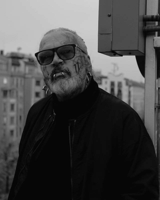 Video Reference: Glasses, Vision care, White, Sunglasses, Beard, Human, Sky, Goggles, Sleeve, Eyewear