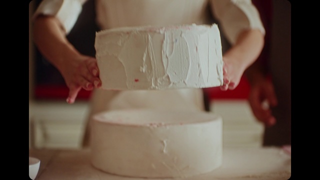 Video Reference: Food, Dress, Ingredient, Recipe, Cake decorating, Finger, Cuisine, Wedding ceremony supply, Buttercream, Sugar cake