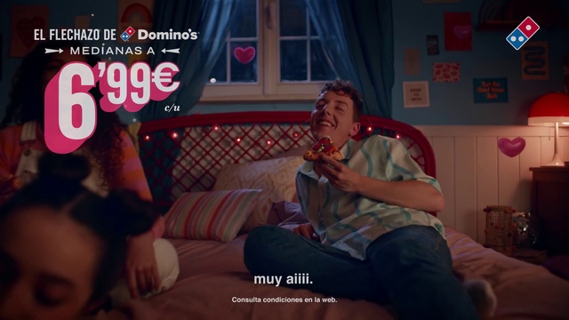 Video Reference: Mouth, Flash photography, Couch, Cool, Entertainment, Fun, Event, Magenta, House, Room