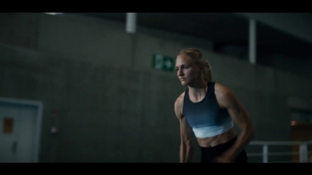 Video Reference: Shoulder, Active tank, Flash photography, Vest, Elbow, Sportswear, Thigh, Chest, Sports uniform, Knee