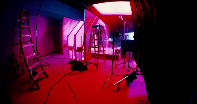 Video Reference: Light, Purple, Entertainment, Pink, Interior design, Line, Magenta, Red, Material property, Visual effect lighting