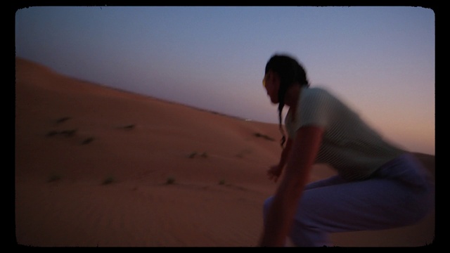 Video Reference: Sky, Flash photography, Atmospheric phenomenon, Dusk, Horizon, Landscape, Erg, Singing sand, Happy, Aeolian landform