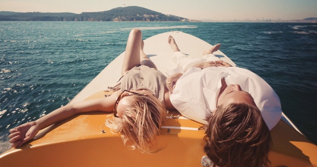 Video Reference: Water, Sky, Shoulder, Muscle, People in nature, Comfort, Happy, Sunlight, Flash photography, Thigh