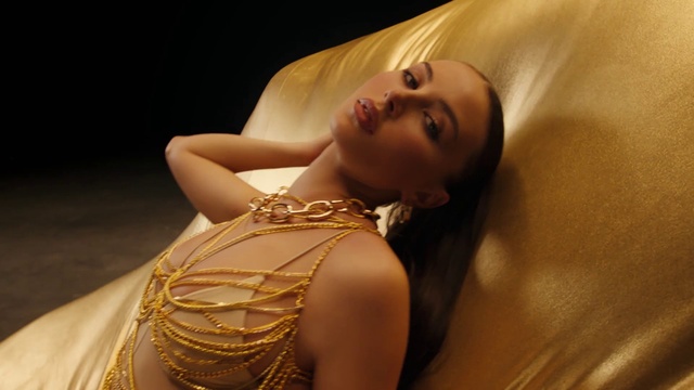 Video Reference: Joint, Skin, Lip, Shoulder, Arm, Eyelash, Neck, Human body, Flash photography, Comfort