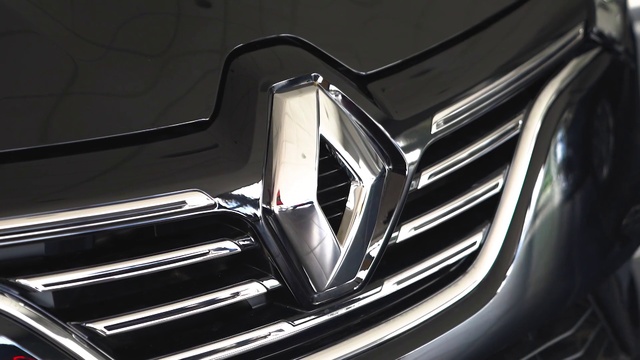 Video Reference: Vehicle, Grille, Automotive lighting, Hood, Motor vehicle, Car, Automotive design, Automotive tire, Bumper, Automotive exterior