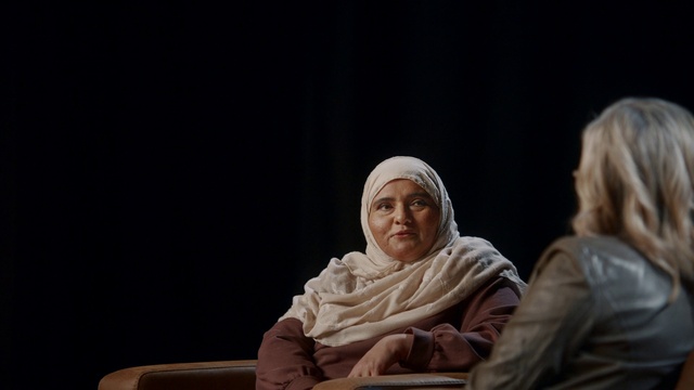 Video Reference: Comfort, Event, Performing arts, Entertainment, Sitting, Conversation, Drama, Acting, Wrinkle, Performance art